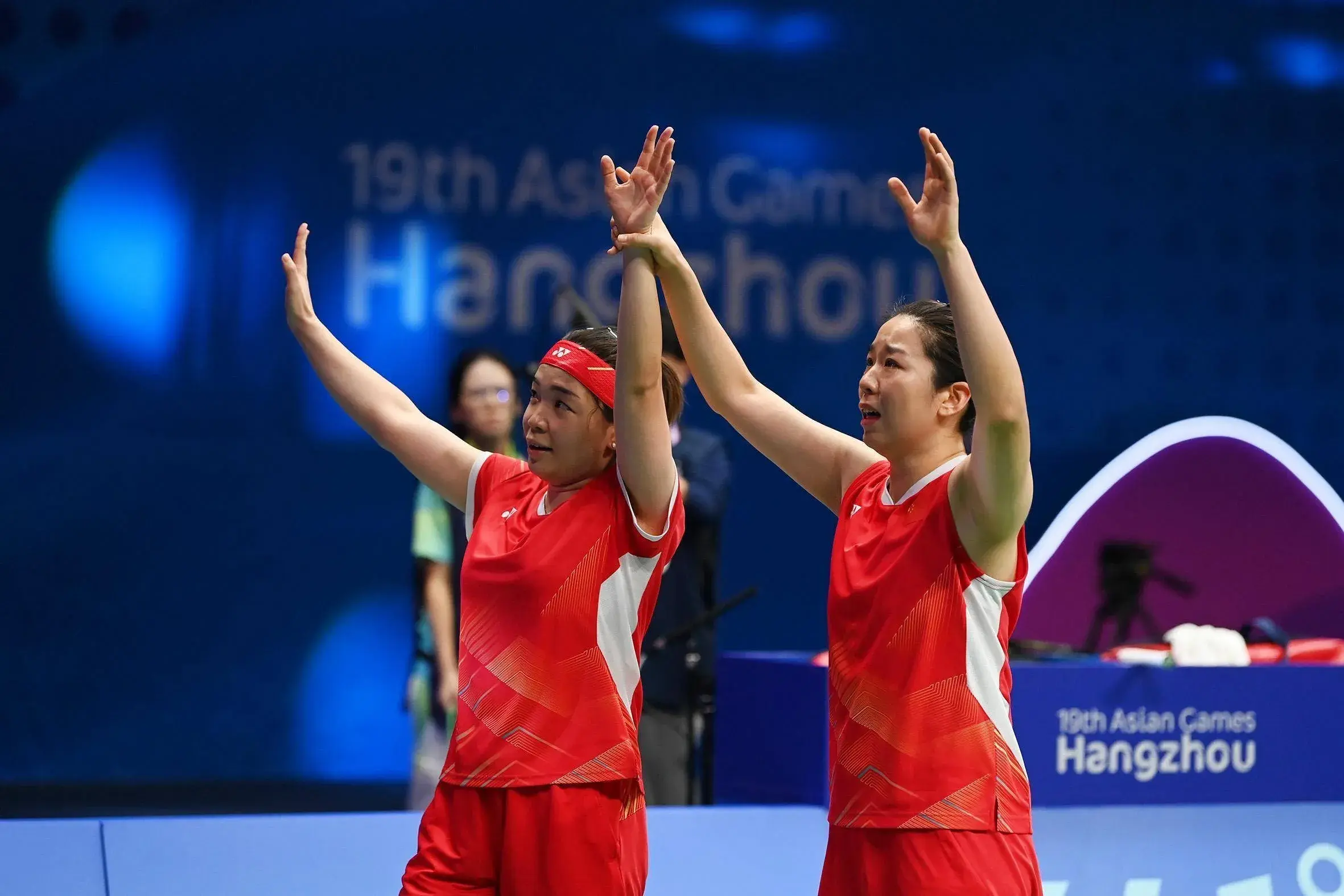 并将优势保, 仍被逆转出, 贾一凡