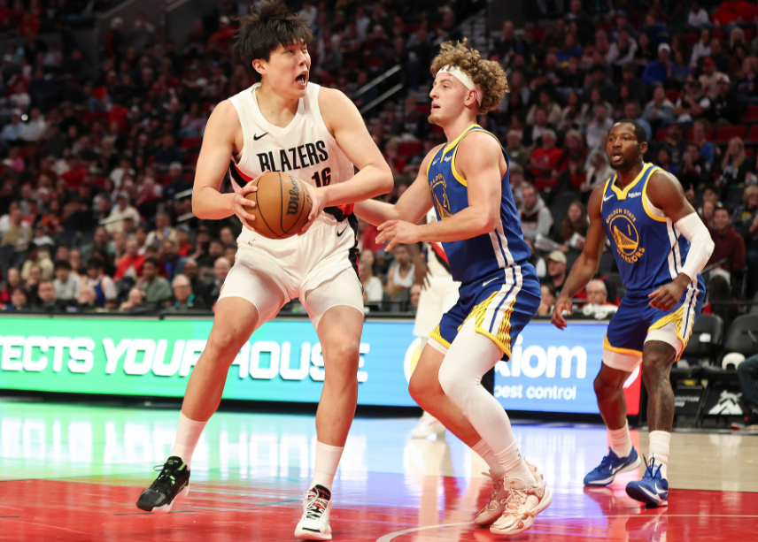 其中篮板创, 分优势, 场对阵勇士